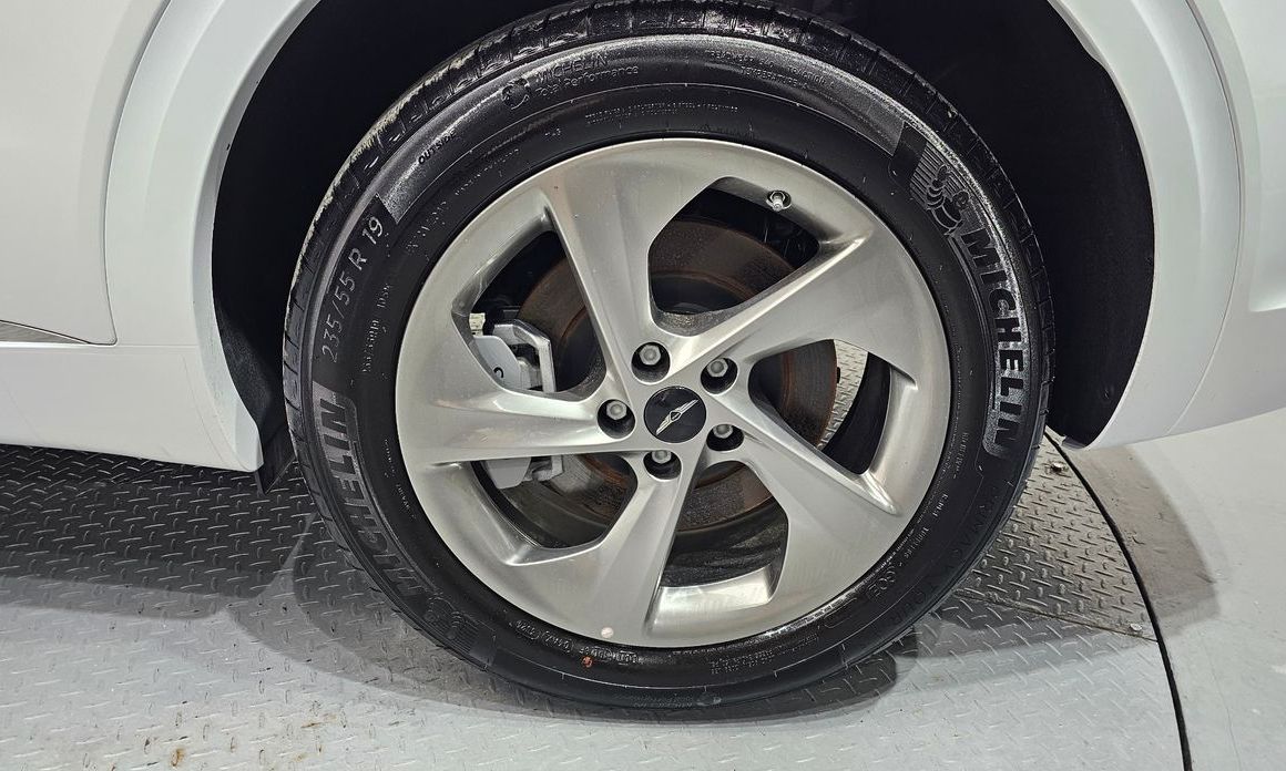 Genesis GV70 2025