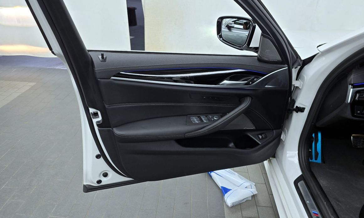 BMW 5-Series 2023