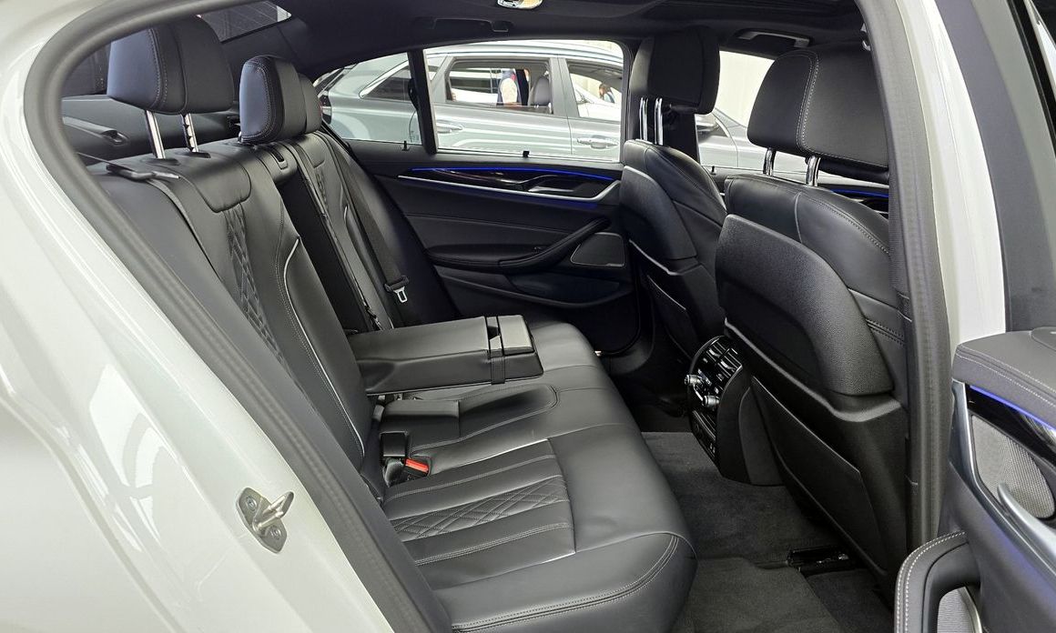 BMW 5-Series 2023