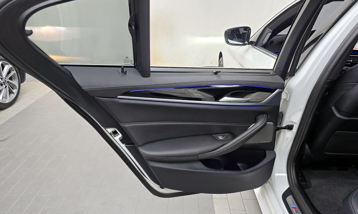 BMW 5-Series 2023