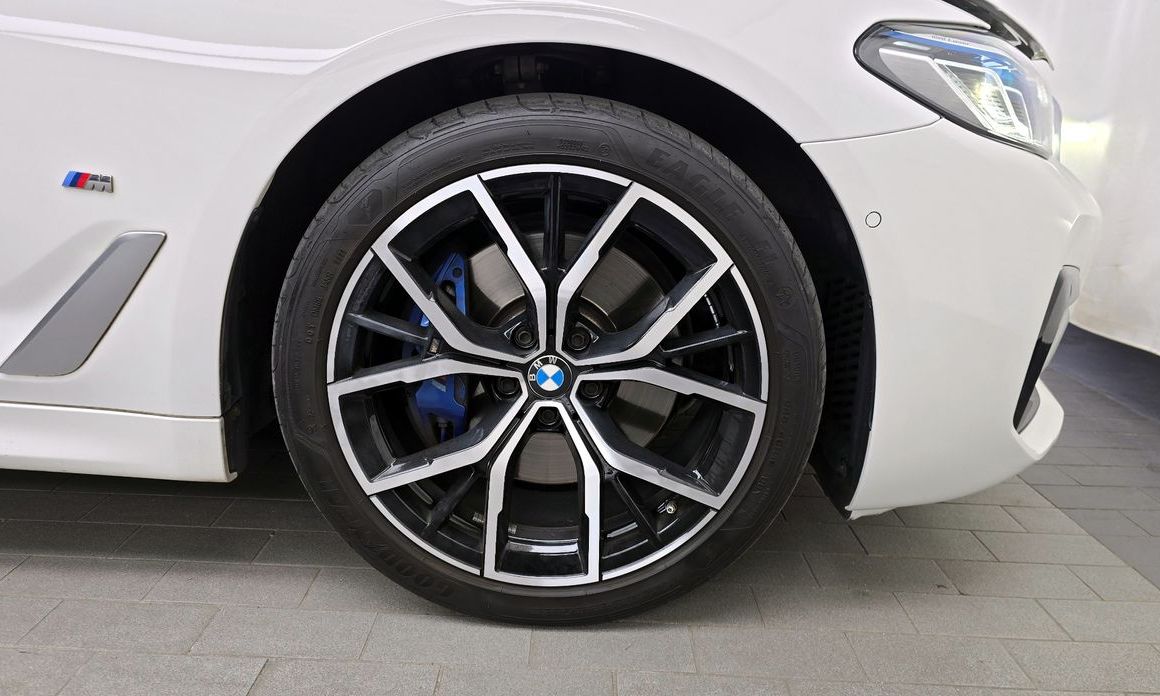 BMW 5-Series 2023