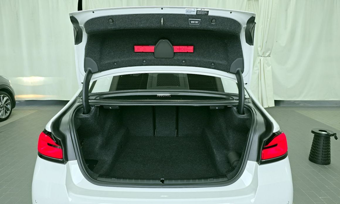 BMW 5-Series 2023