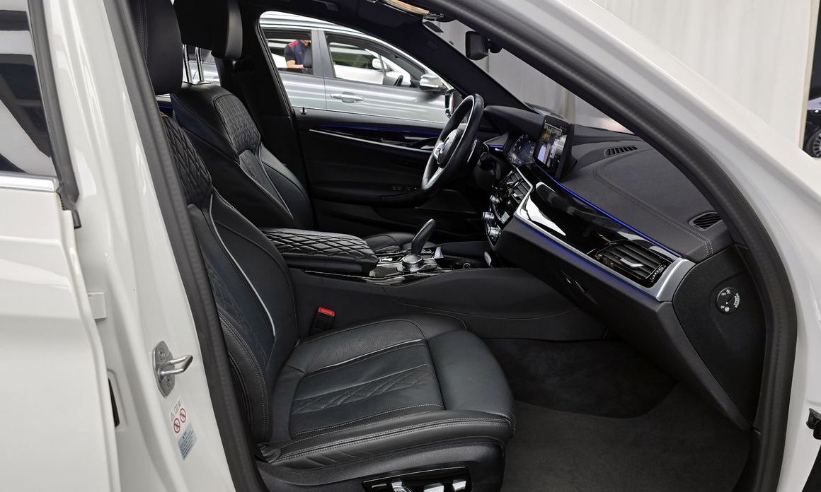 BMW 5-Series 2023