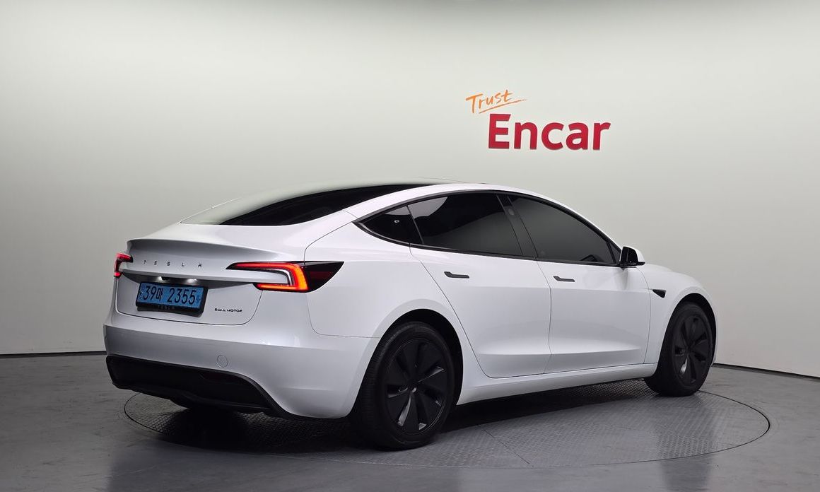 Tesla Model 3 2024