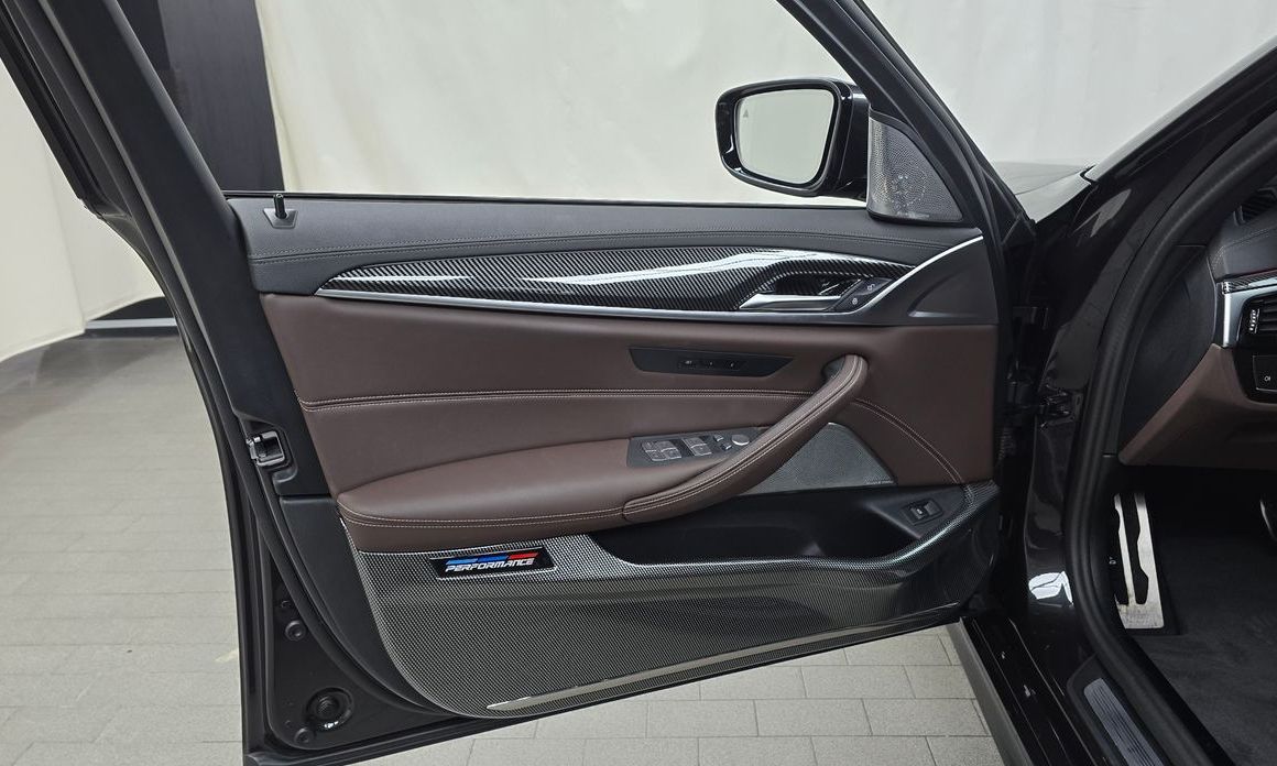 BMW 5-Series 2023