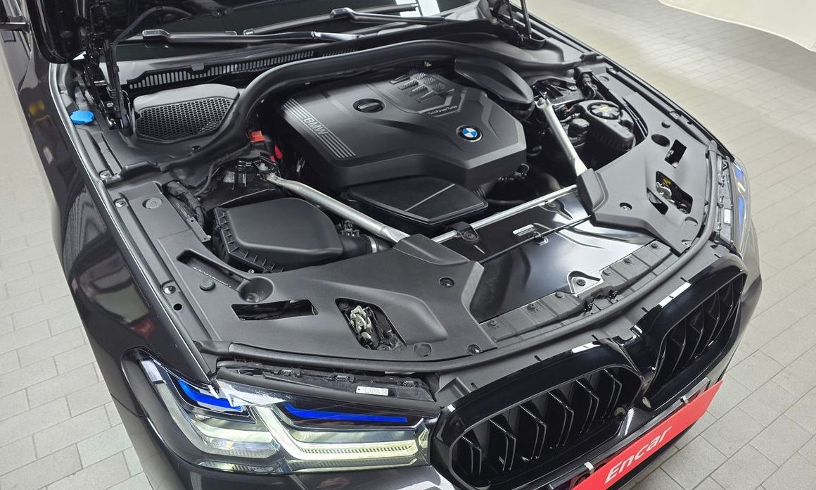 BMW 5-Series 2023