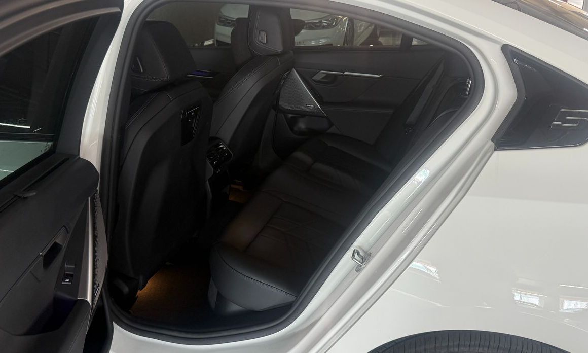 BMW i5 2025