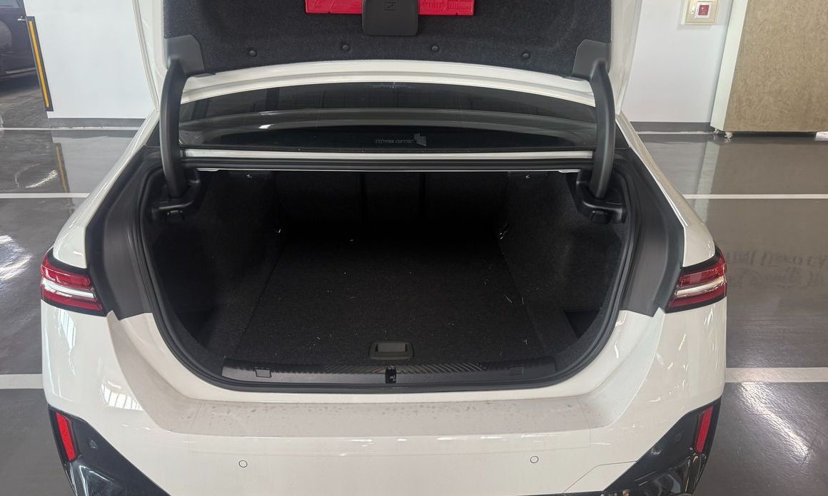 BMW i5 2025