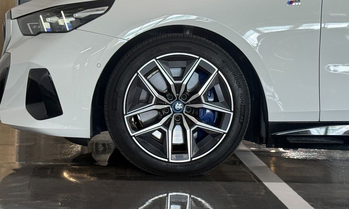 BMW i5 2025