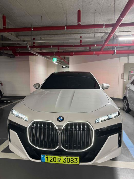 BMW 7-Series 2024