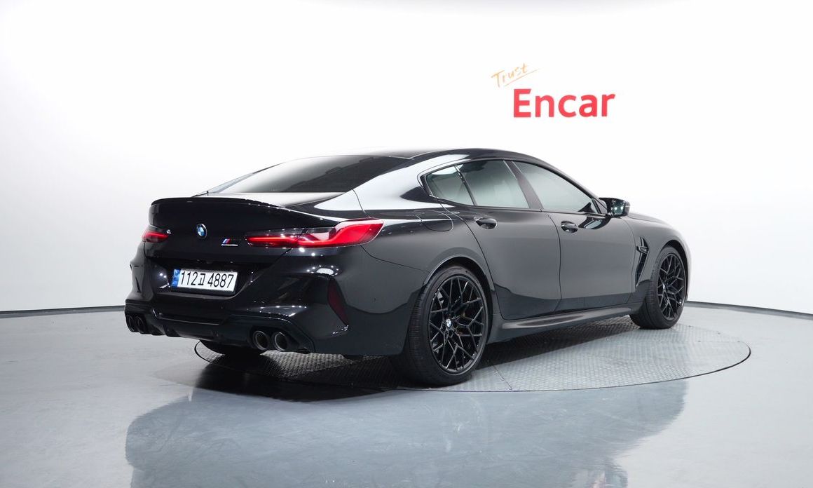 BMW M8 2022