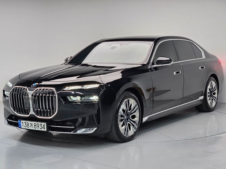 BMW 7-Series 2023