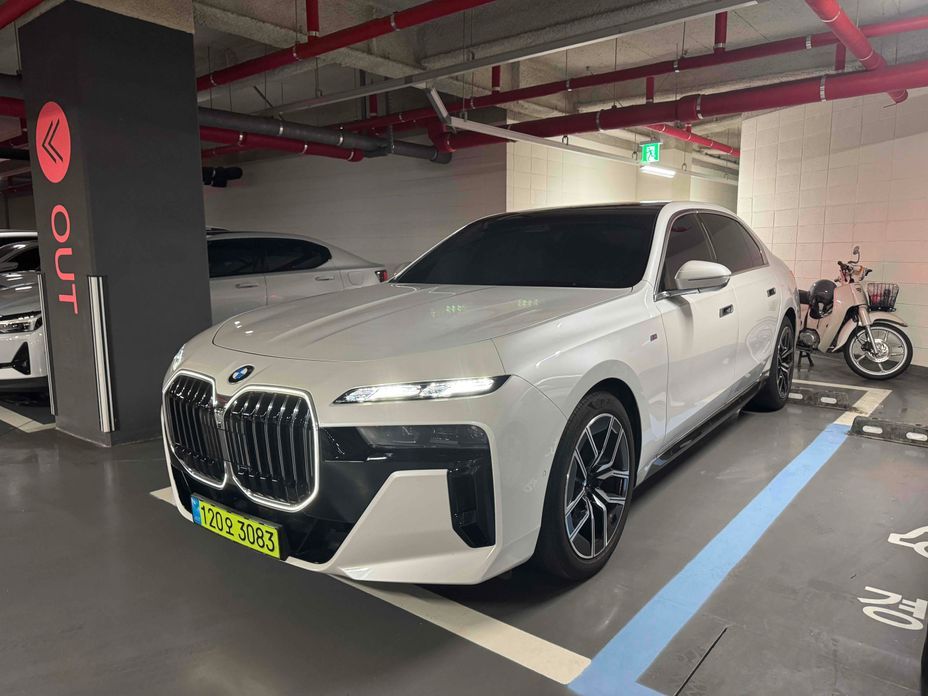 BMW 7-Series 2024
