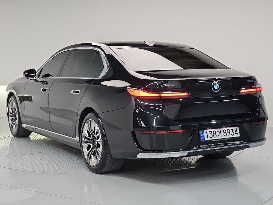 BMW 7-Series 2023