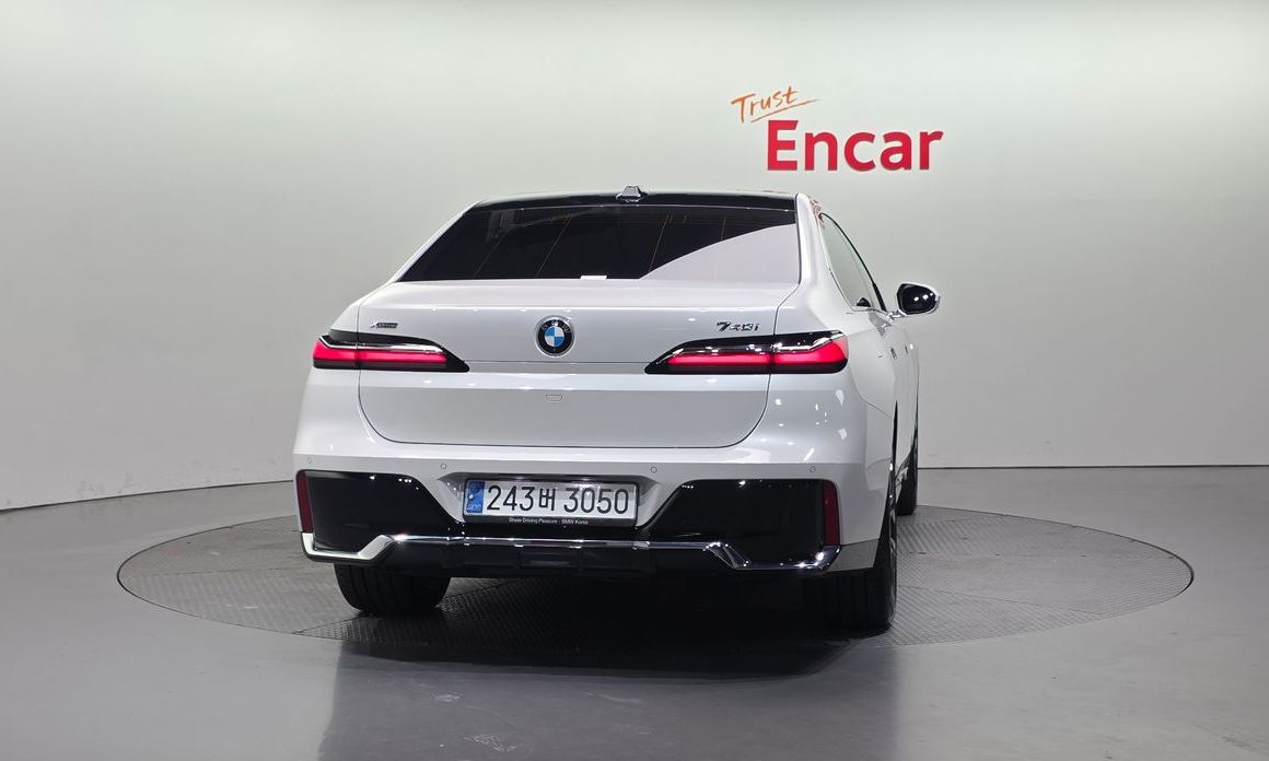 BMW 7-Series 2024