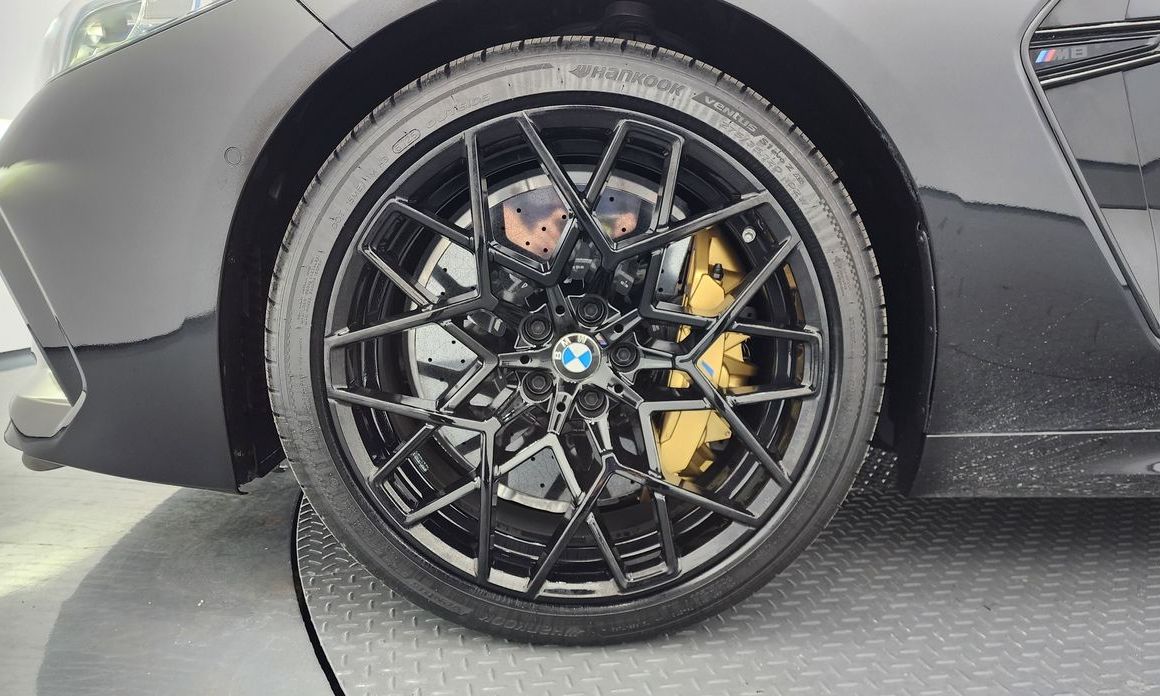 BMW M8 2022