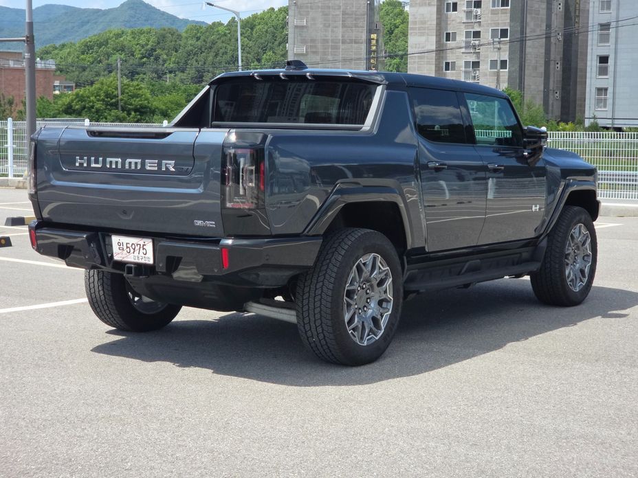 GMC Hummer EV 2026