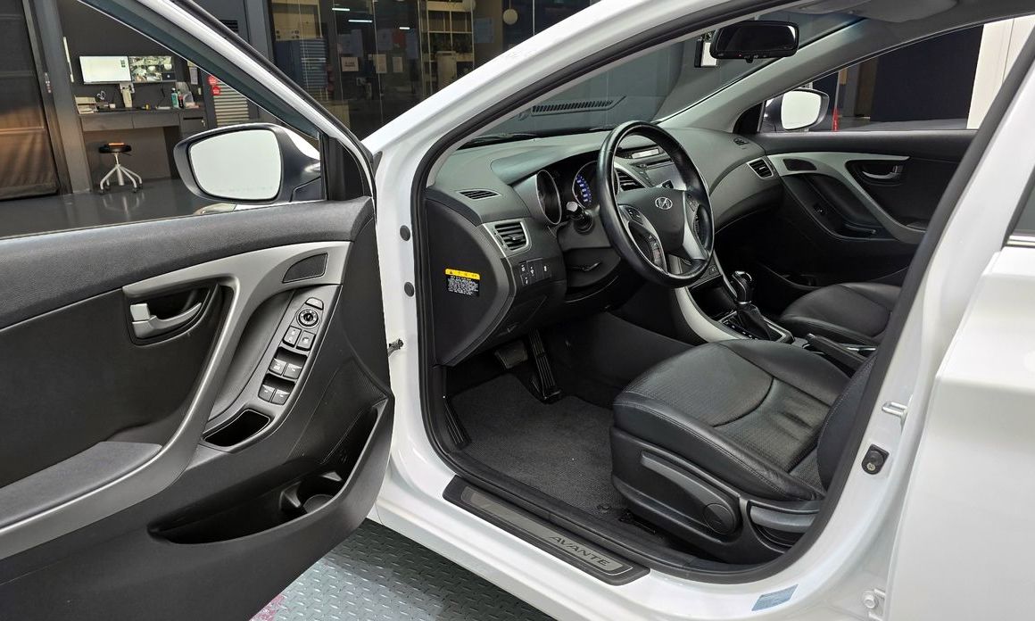 Hyundai AVANTE 2016