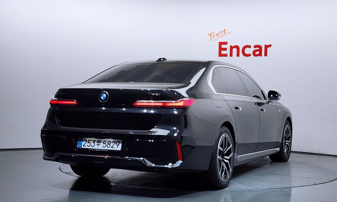 BMW 7-Series 2025