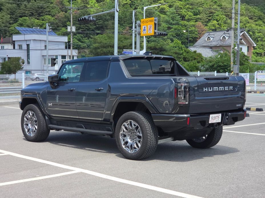 GMC Hummer EV 2026