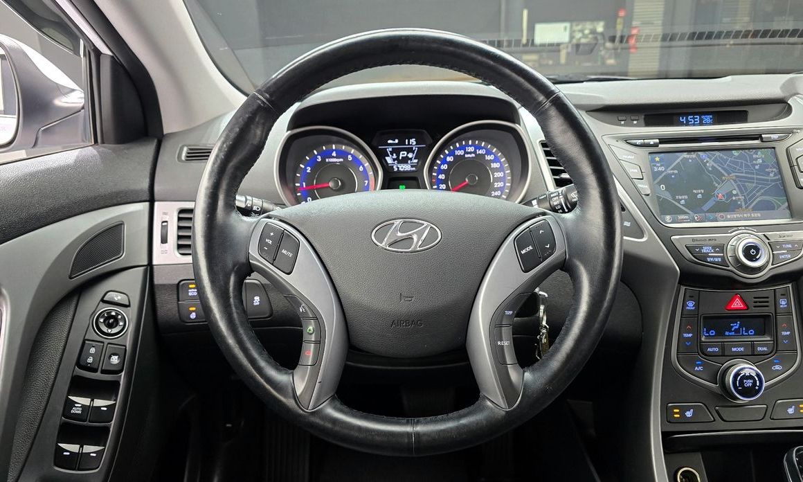 Hyundai AVANTE 2016