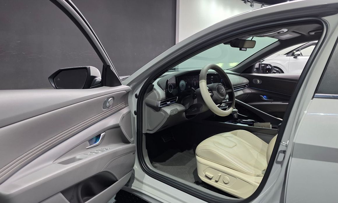 Hyundai AVANTE 2024