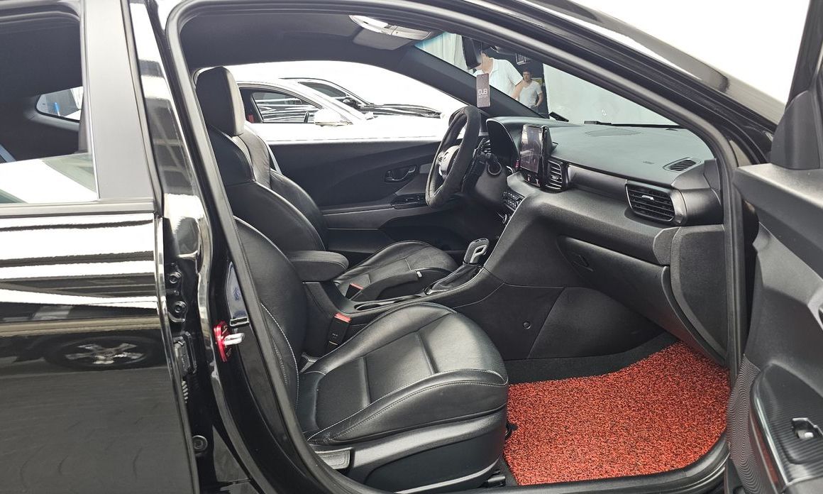 Hyundai Veloster 2021