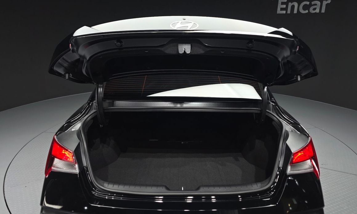 Hyundai AVANTE 2025