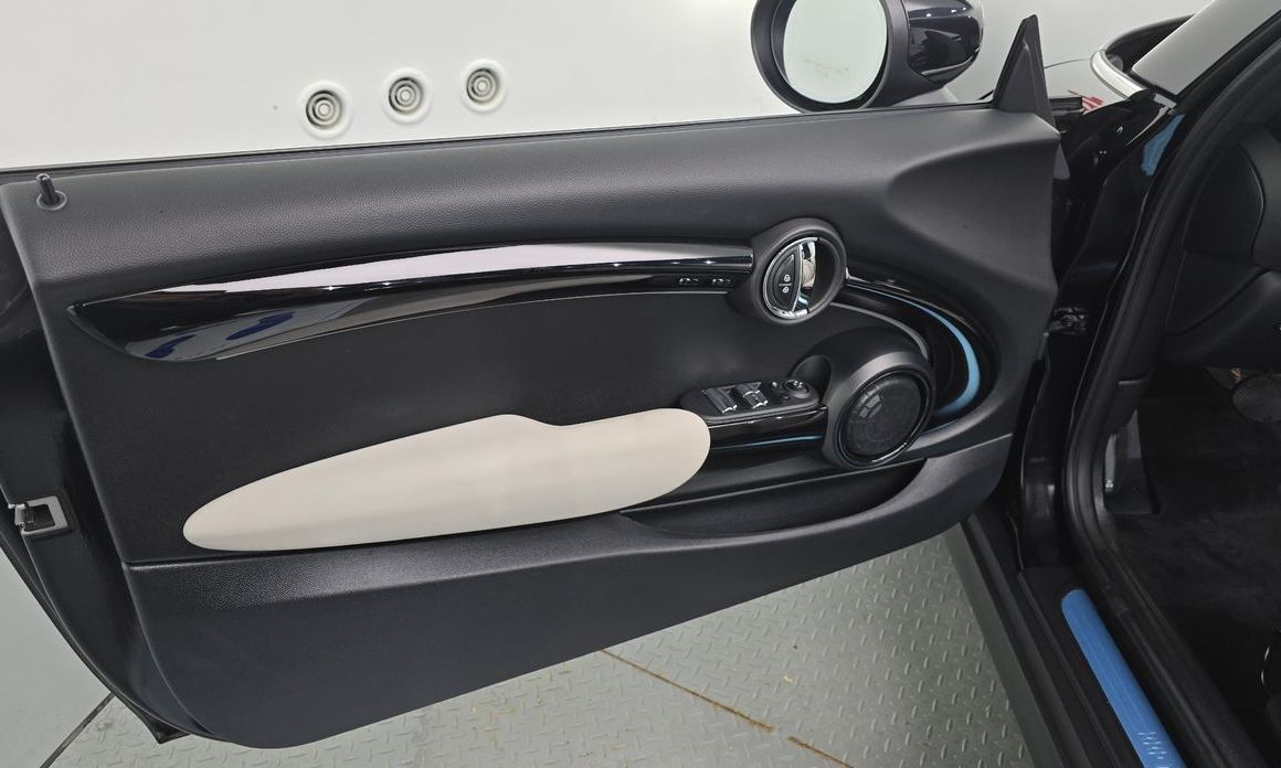 Mini Cooper Convertible 2023