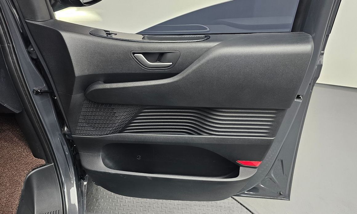 Hyundai Staria 2025