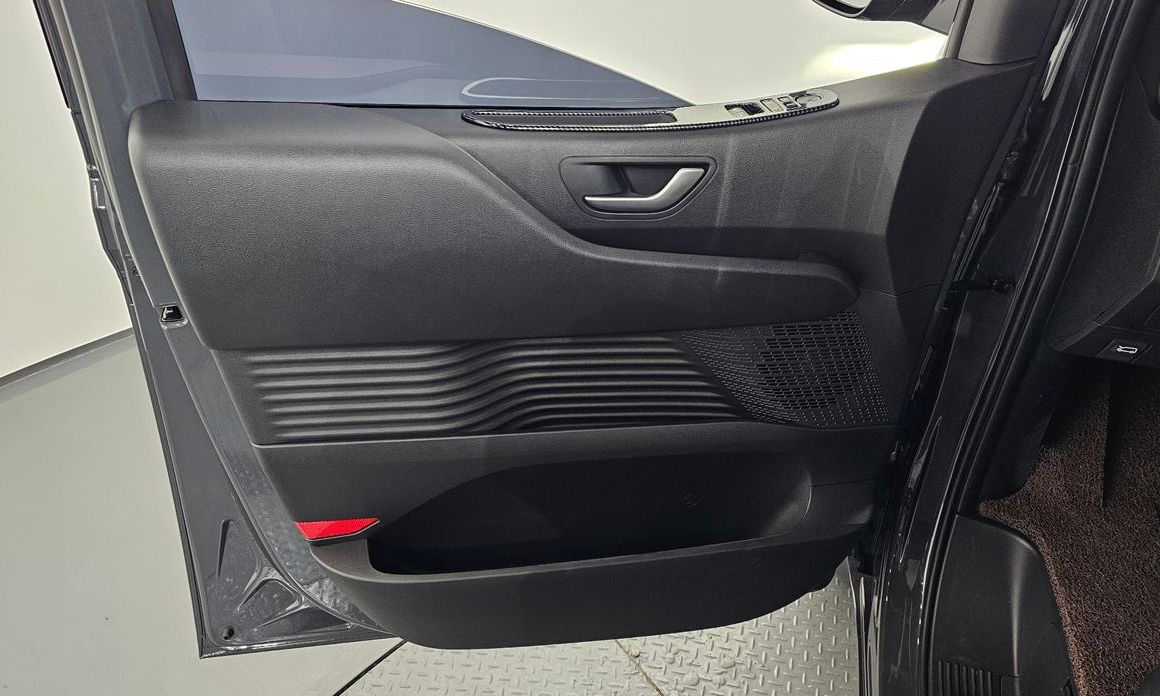 Hyundai Staria 2025