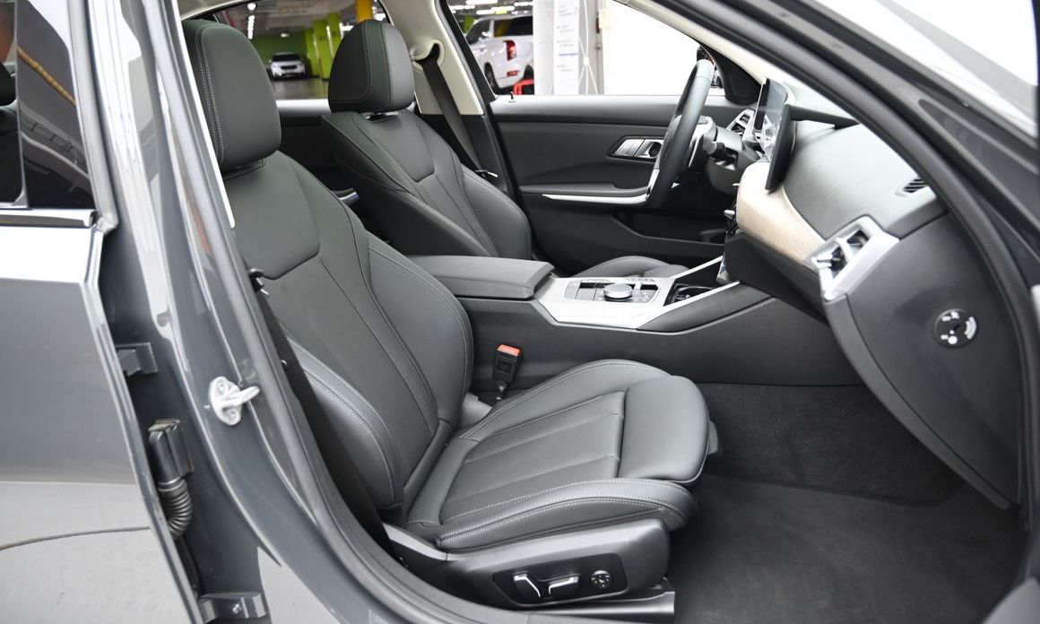 BMW 3-Series 2025
