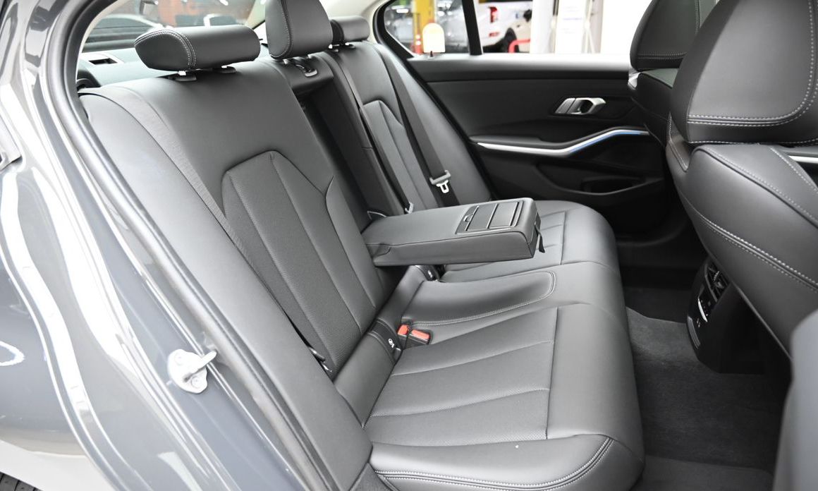 BMW 3-Series 2025