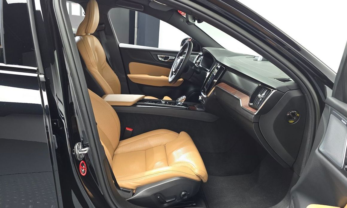 Volvo V60 2023