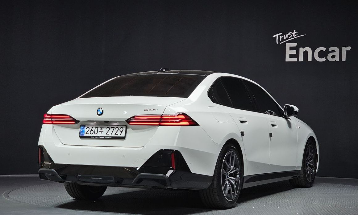 BMW 5-Series 2024