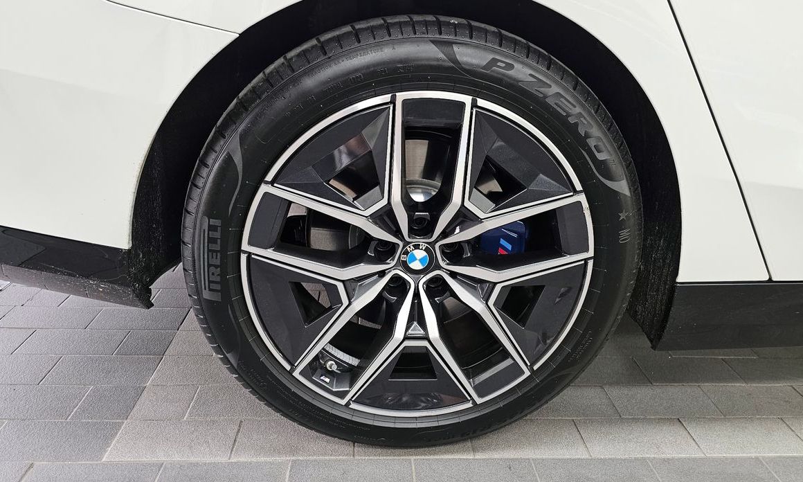 BMW 5-Series 2024