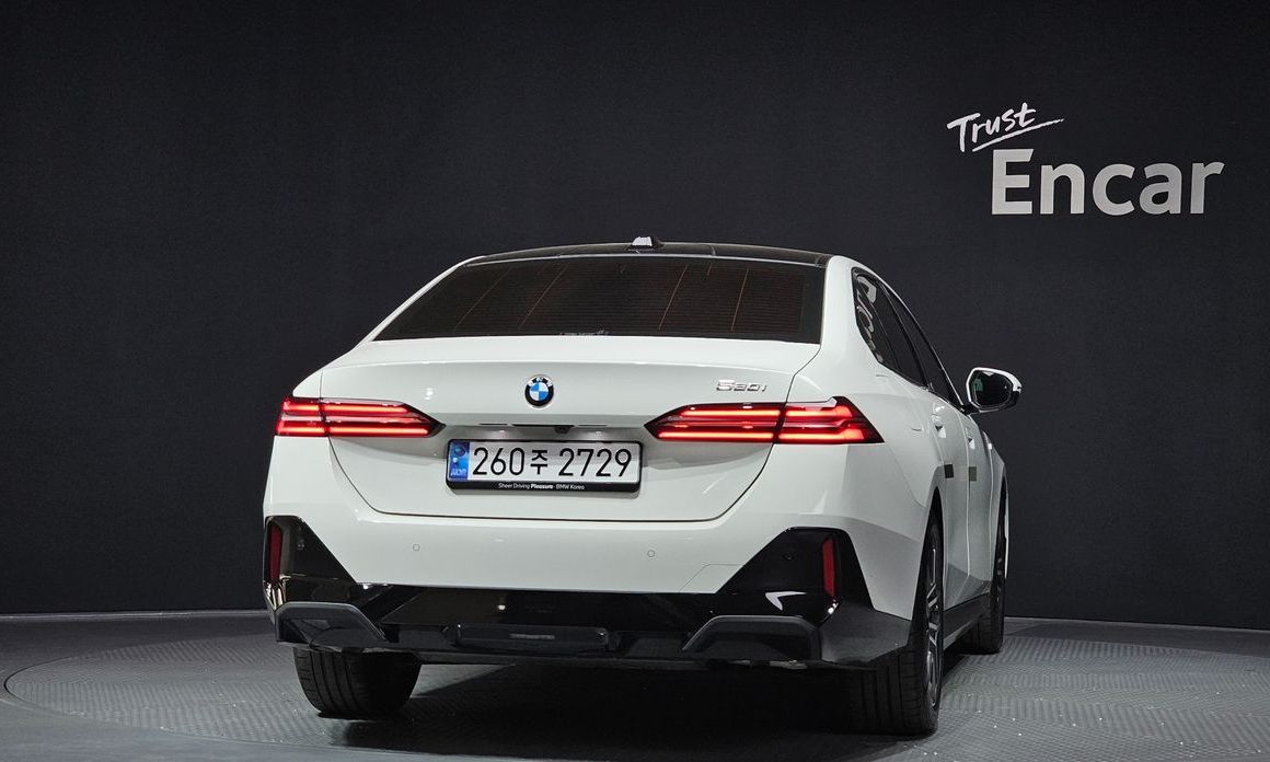 BMW 5-Series 2024