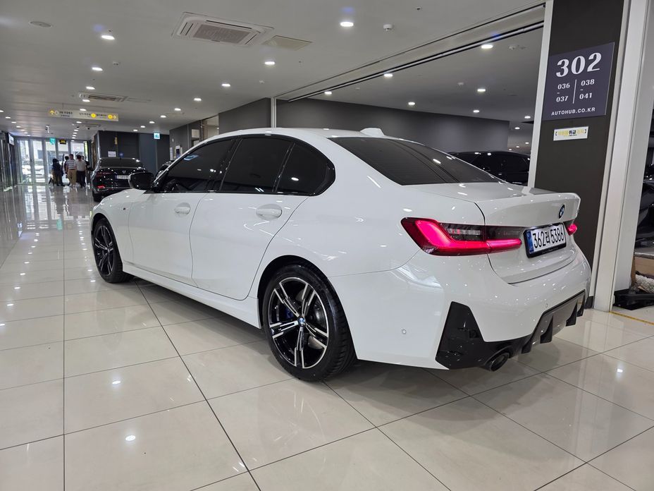 BMW 3-Series 2025