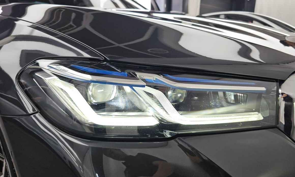 BMW 5-Series 2023