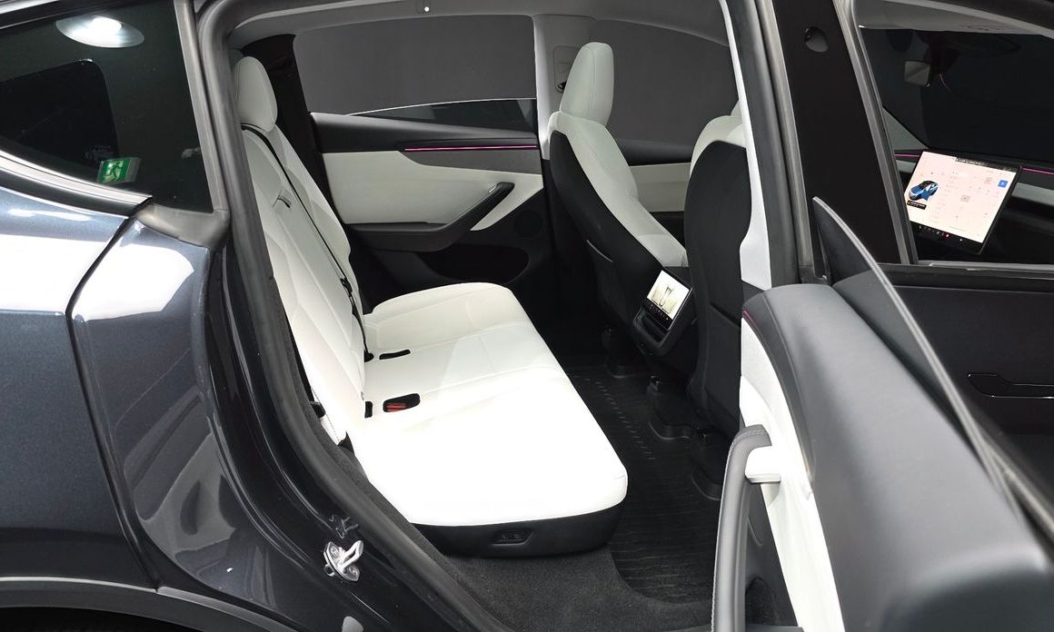 Tesla Model Y 2025