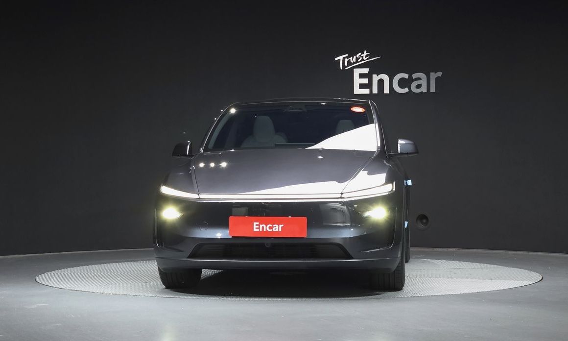 Tesla Model Y 2025