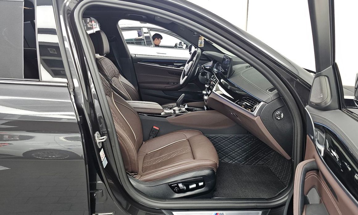 BMW 5-Series 2023