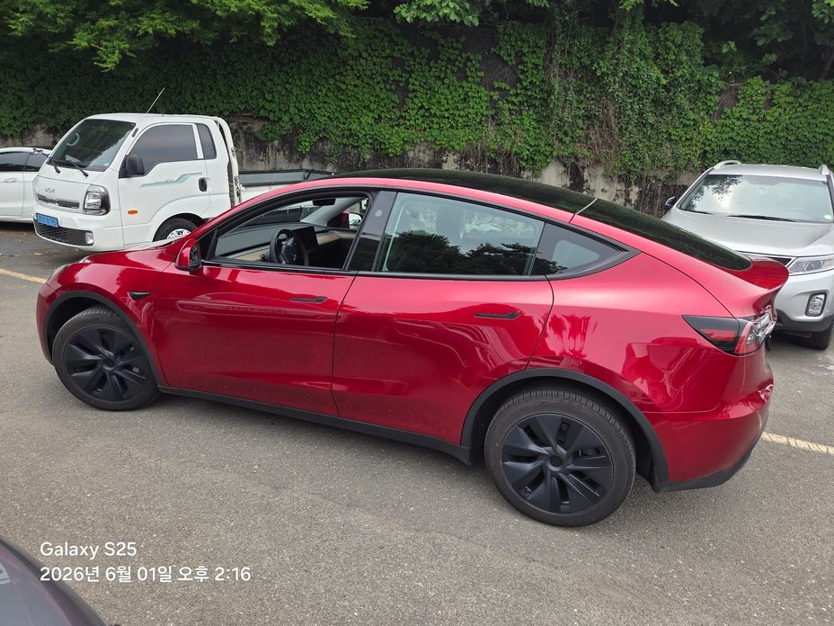 Tesla Model Y 2024
