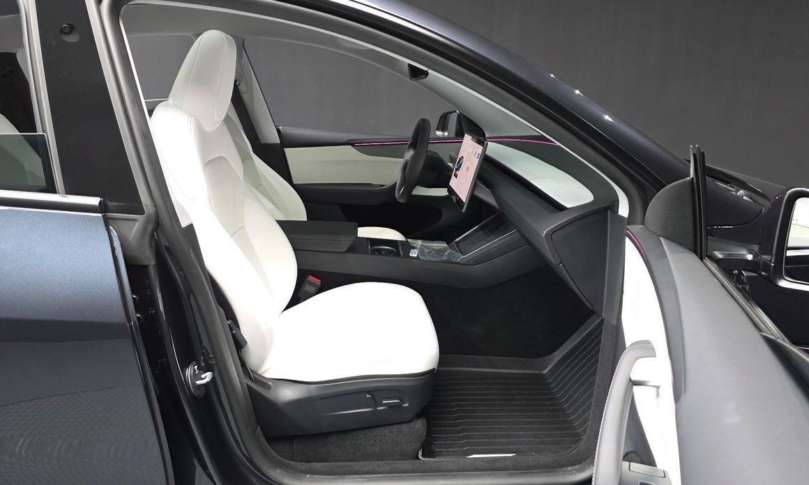 Tesla Model Y 2025