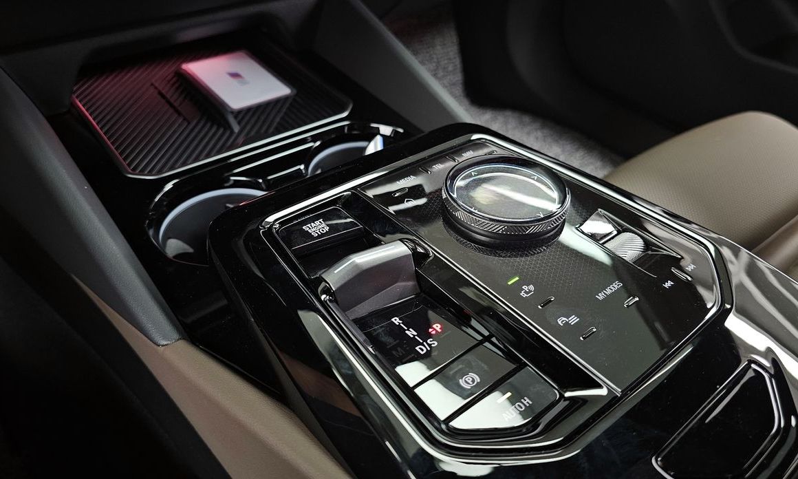 BMW 5-Series 2024