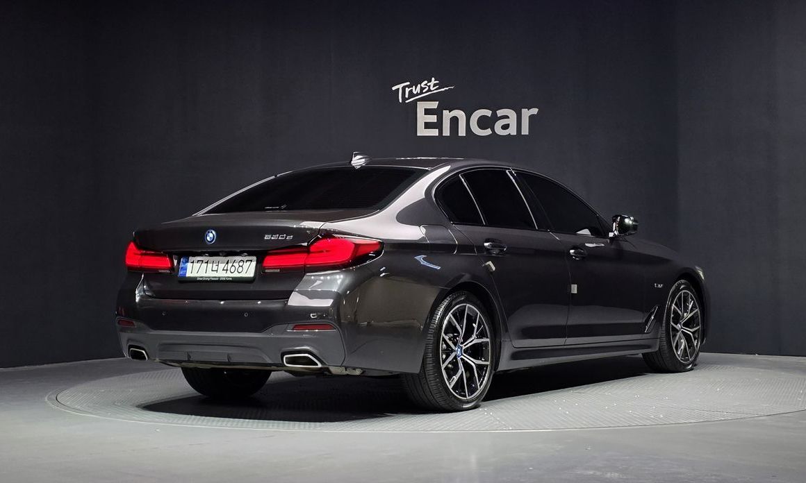 BMW 5-Series 2023