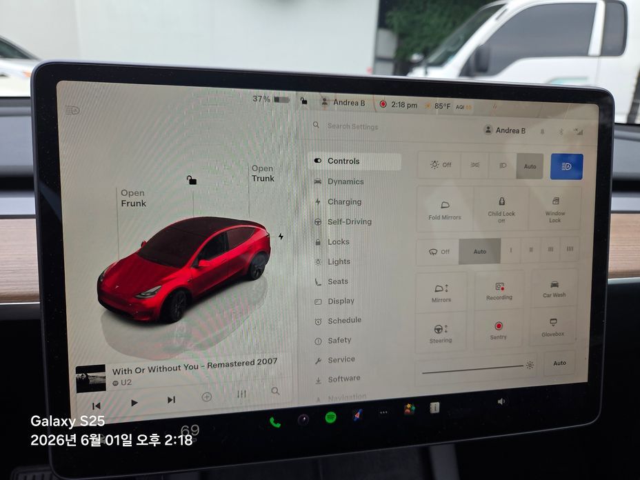 Tesla Model Y 2024