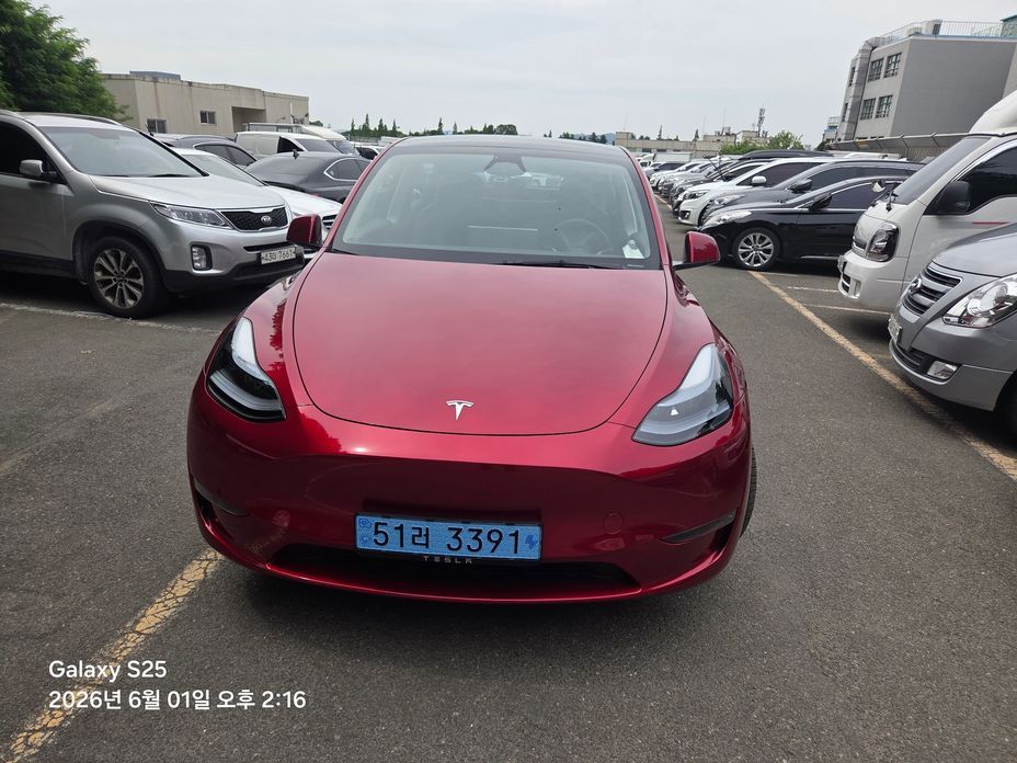 Tesla Model Y 2024