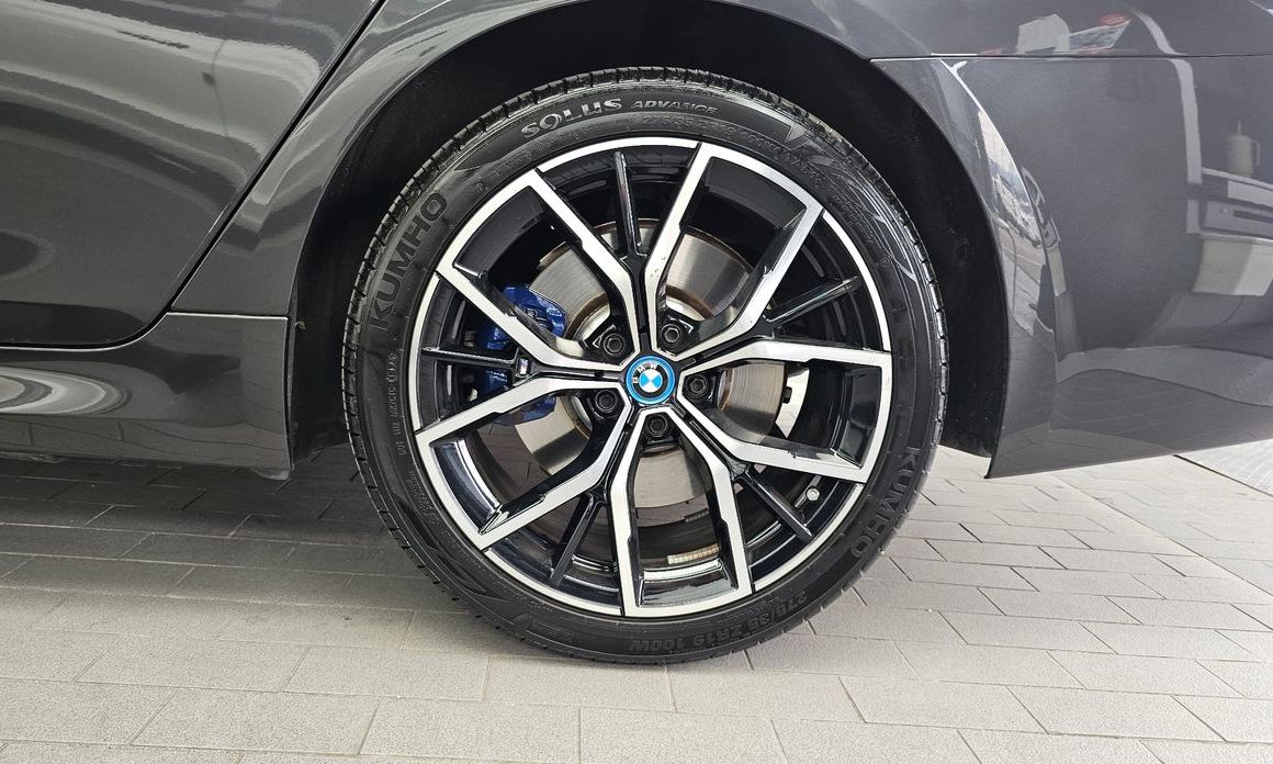 BMW 5-Series 2023