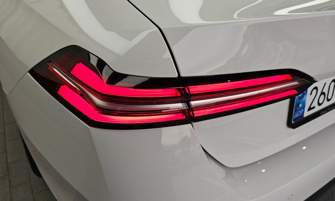 BMW 5-Series 2024